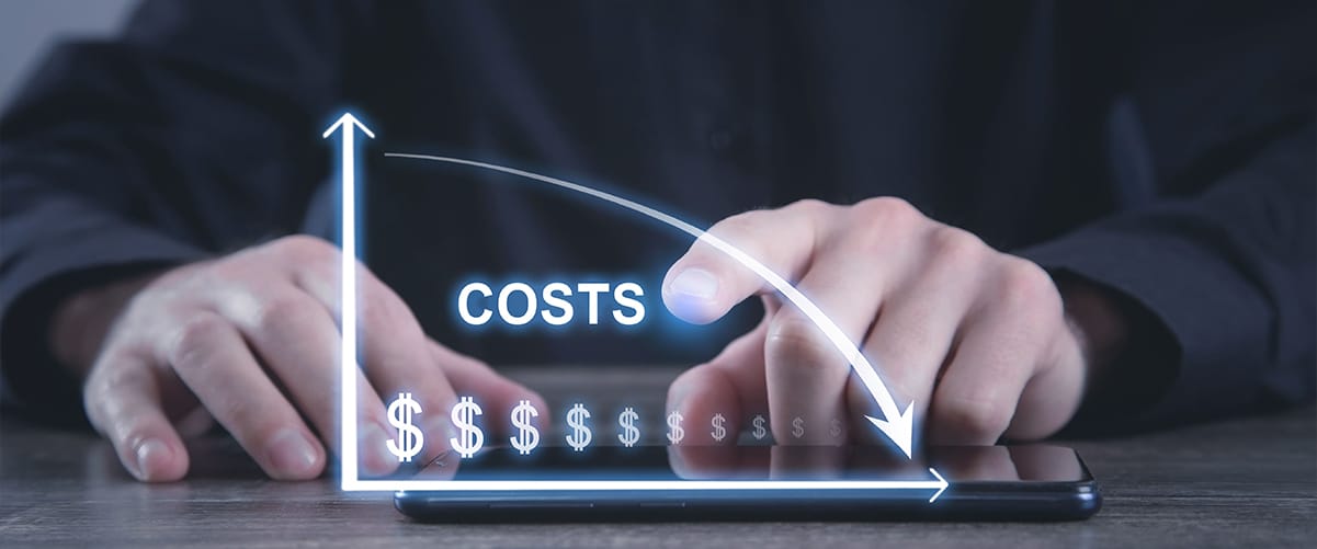 A man explaining a cost flow graph on a mobile device, showing detailed financial data and trends, while gesturing toward the screen to illustrate key points related to cost management in a business or restaurant setting.